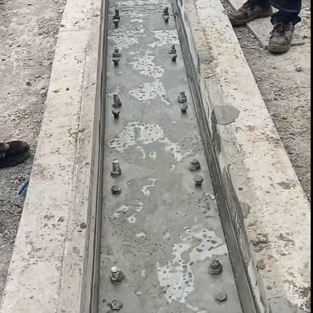 二连浩特港口码头起重机龙门吊重型机械设备稳固用早强快凝轨道胶泥